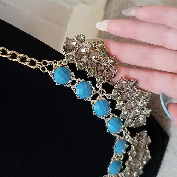 Mark Avon Statement Necklace - Picture 4 of 7